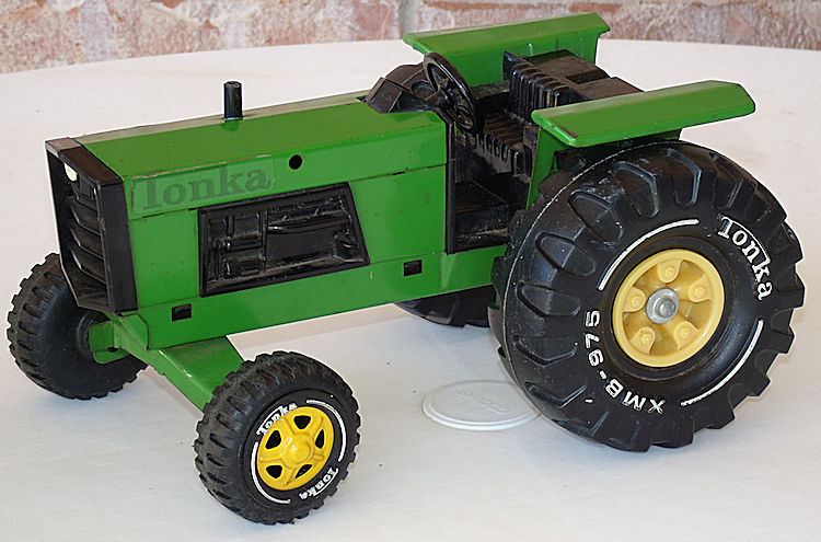 1973 Tonka Model #2710 Tractor and Grain Wagon #059